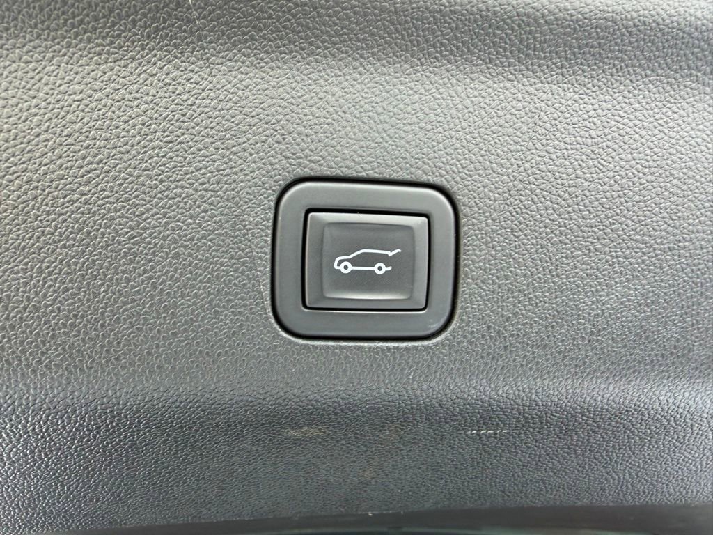 Used 2024 Chevrolet Suburban RST w/ Luxury Package image 16