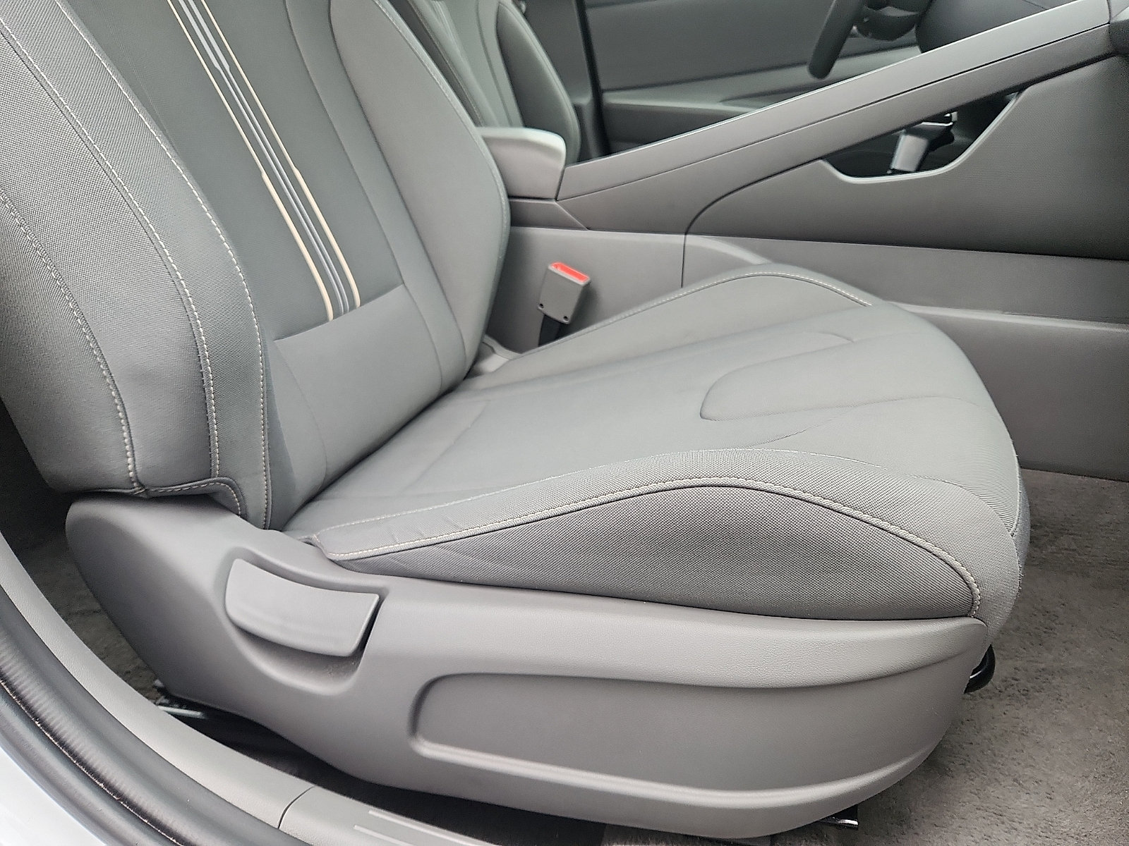 Certified 2024 Hyundai Elantra SEL FWD image 33