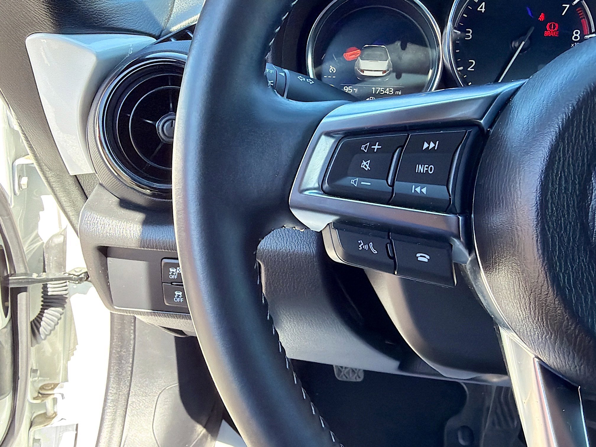 Used 2024 MAZDA MX-5 Miata Club image 34