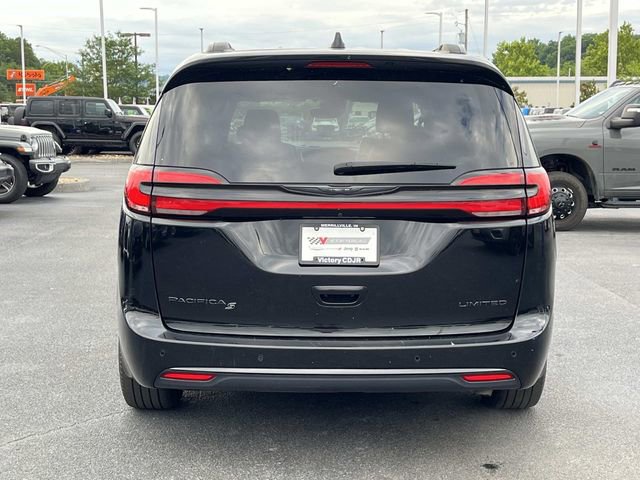 Used 2025 Chrysler Pacifica Limited FWD image 4