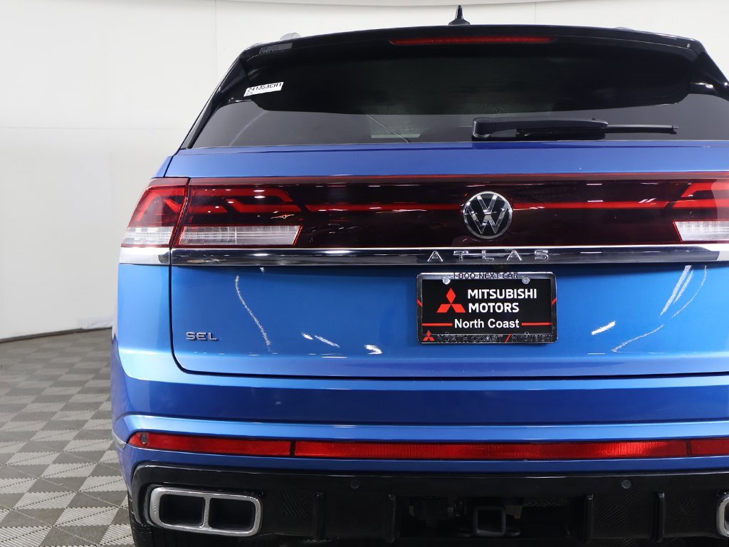 Used 2024 Volkswagen Atlas Cross Sport SEL R-Line image 17