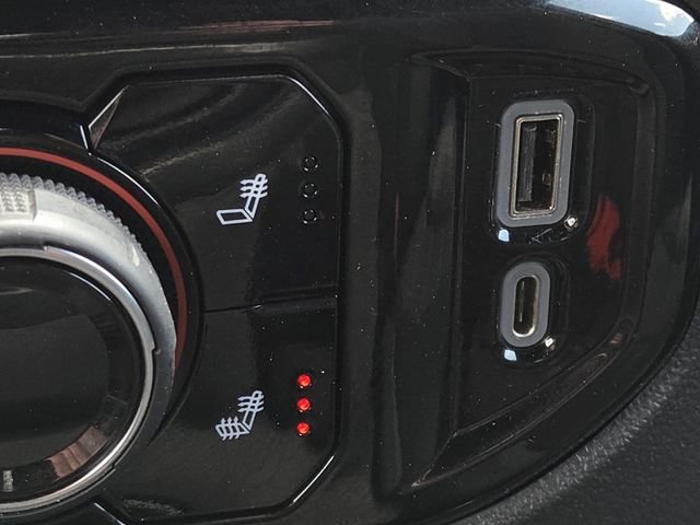 Used 2023 Chevrolet Silverado 1500 LT AWD/4WD image 6