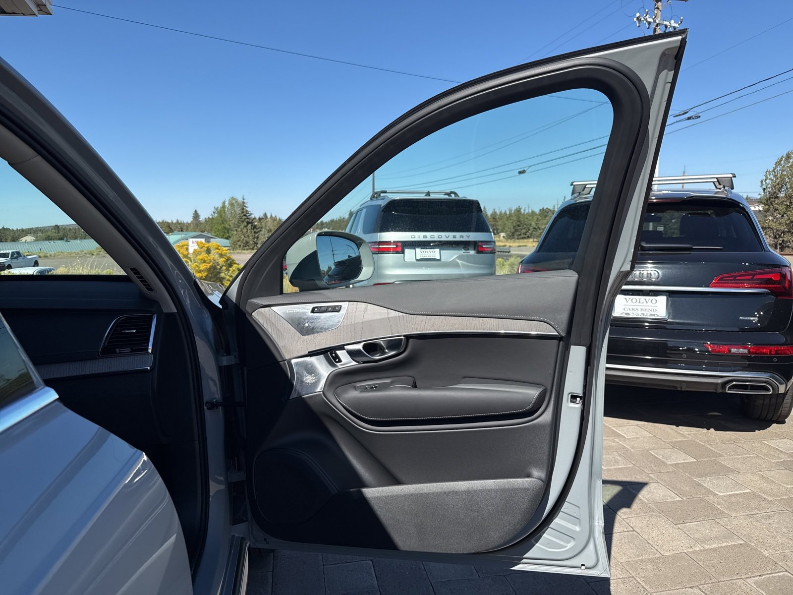 Certified 2025 Volvo XC90 B6 Ultra w/ Protection Package Premier image 14