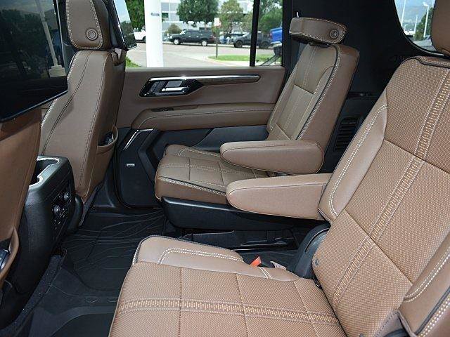 New 2025 Chevrolet Suburban High Country image 10