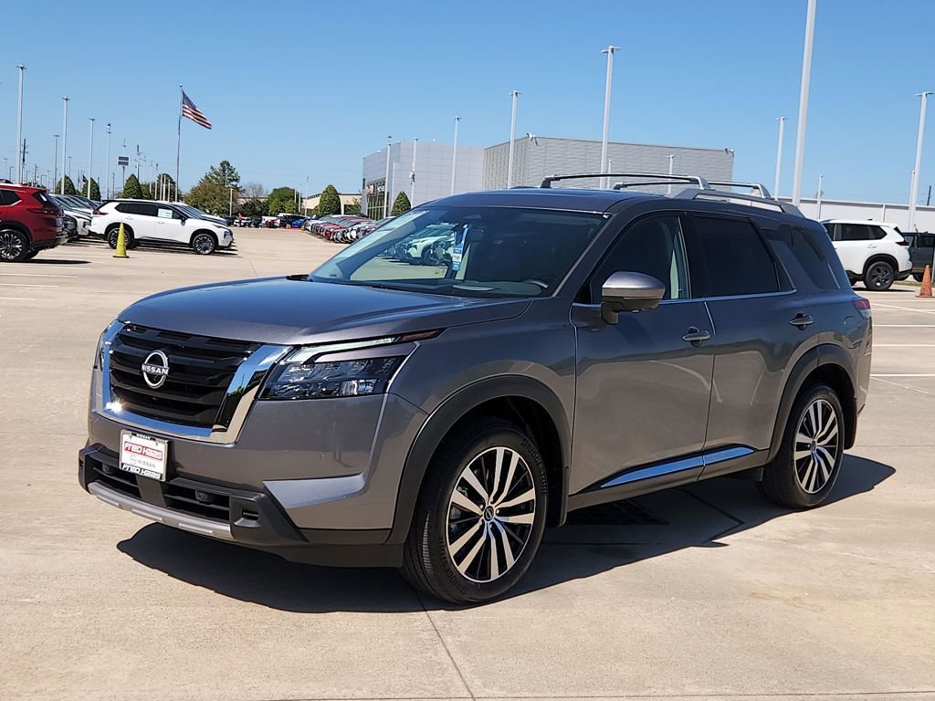 Used 2025 Nissan Pathfinder Platinum w/ Cargo Package image 3