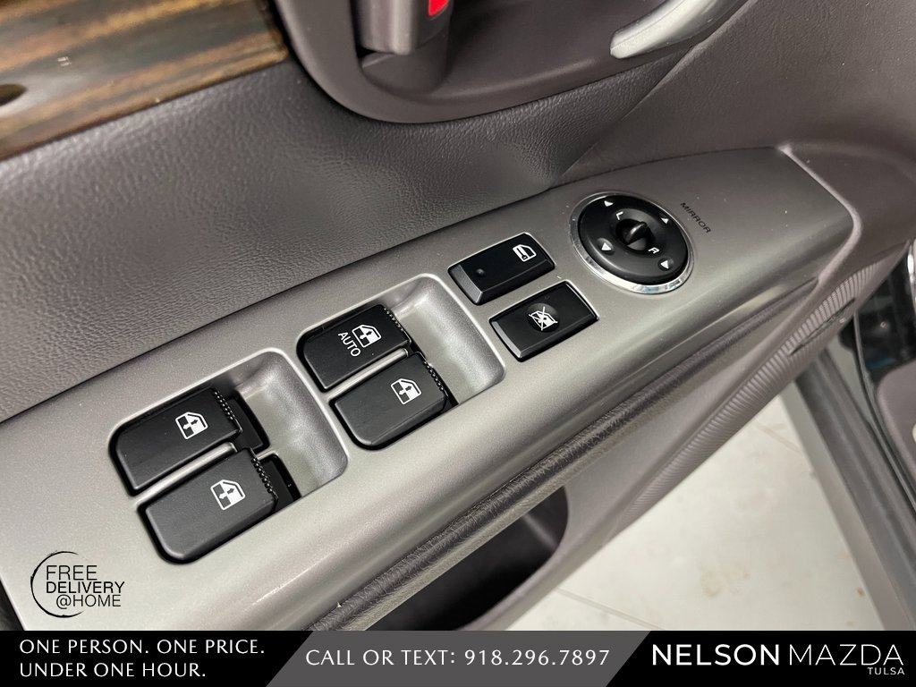 Used 2012 Hyundai Santa Fe Limited w/ Navigation Pkg 4 image 19