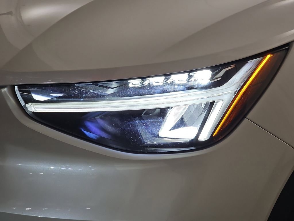 Used 2023 Volvo XC40 B5 Plus w/ Protection Package Premier image 35