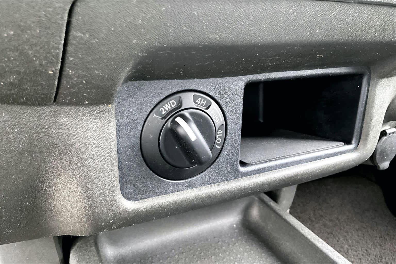 Used 2005 Nissan Frontier LE AWD/4WD image 34