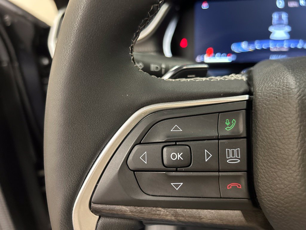 Used 2025 Jeep Grand Cherokee Limited AWD/4WD image 23