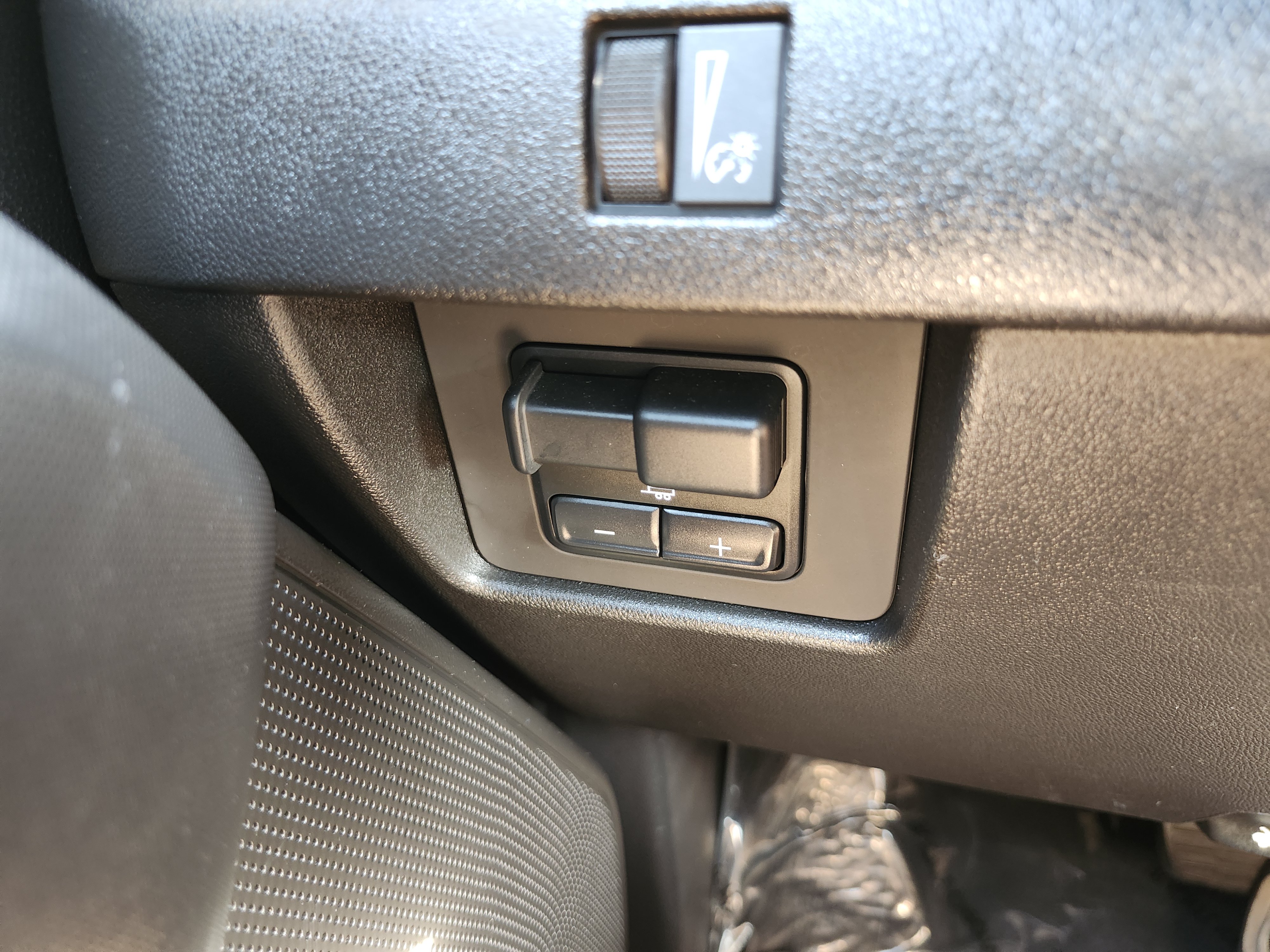 Used 2023 Chevrolet Colorado LT w/ LT Convenience Package II RWD image 11