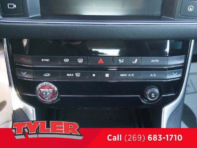 Used 2017 Jaguar XF Premium AWD/4WD image 28