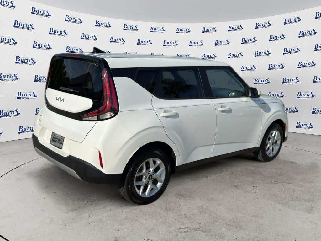 Used 2024 Kia Soul LX w/ Option Group 015 FWD image 7