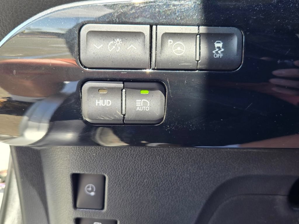 Used 2018 Toyota Prius Prime Advanced FWD image 24