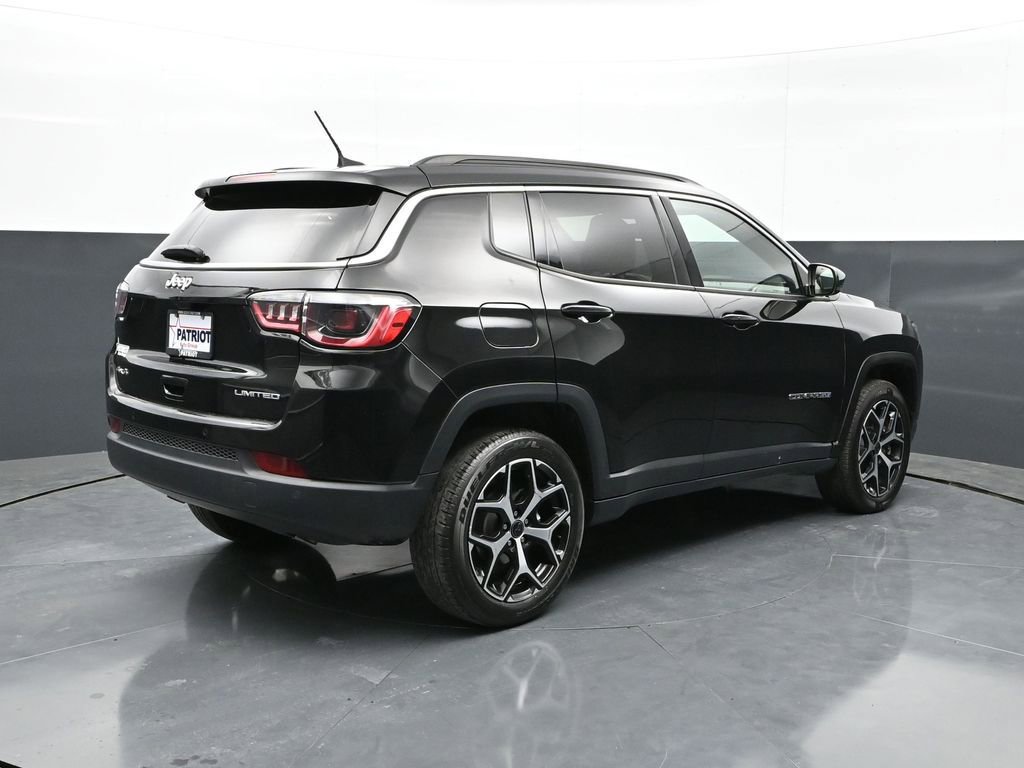Used 2025 Jeep Compass Limited AWD/4WD image 3