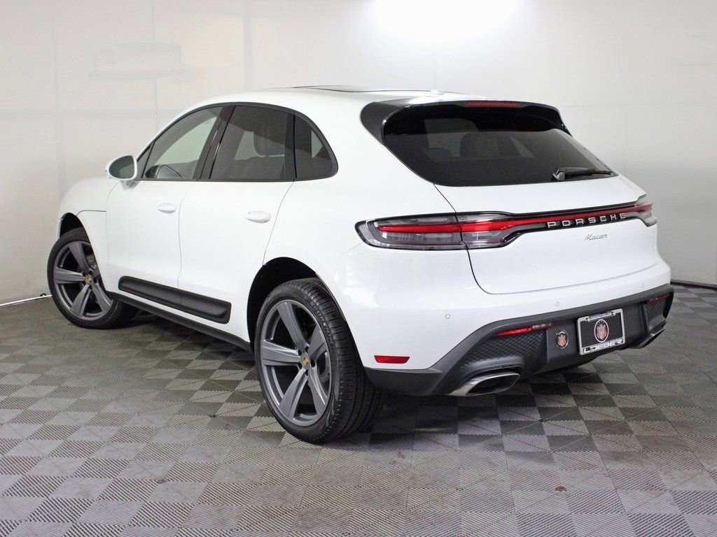 Certified 2025 Porsche Macan image 3
