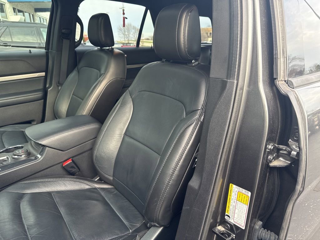 Used 2018 Ford Explorer XLT w/ Equipment Group 202A image 8