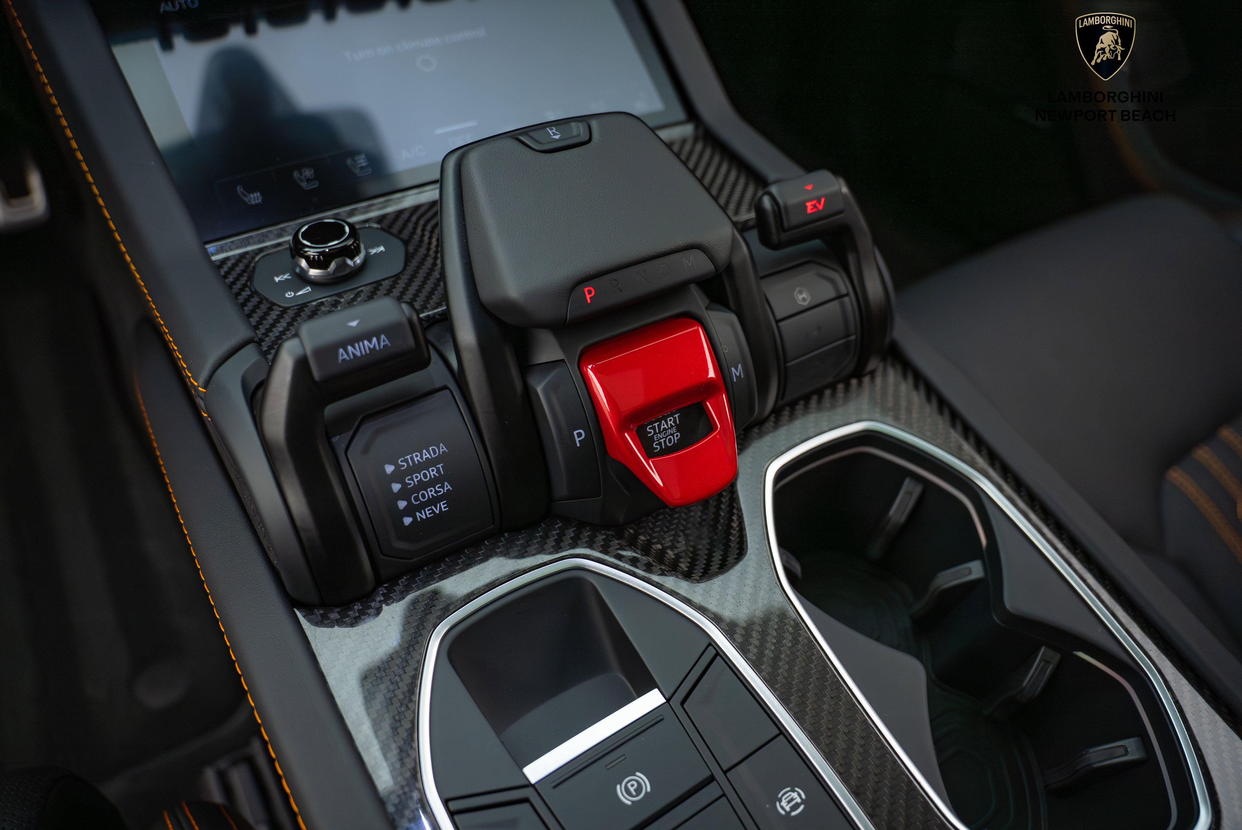 Used 2025 Lamborghini Urus SE AWD/4WD image 32