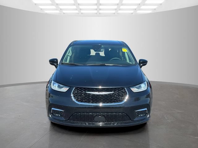 Certified 2024 Chrysler Pacifica Touring-L FWD image 2