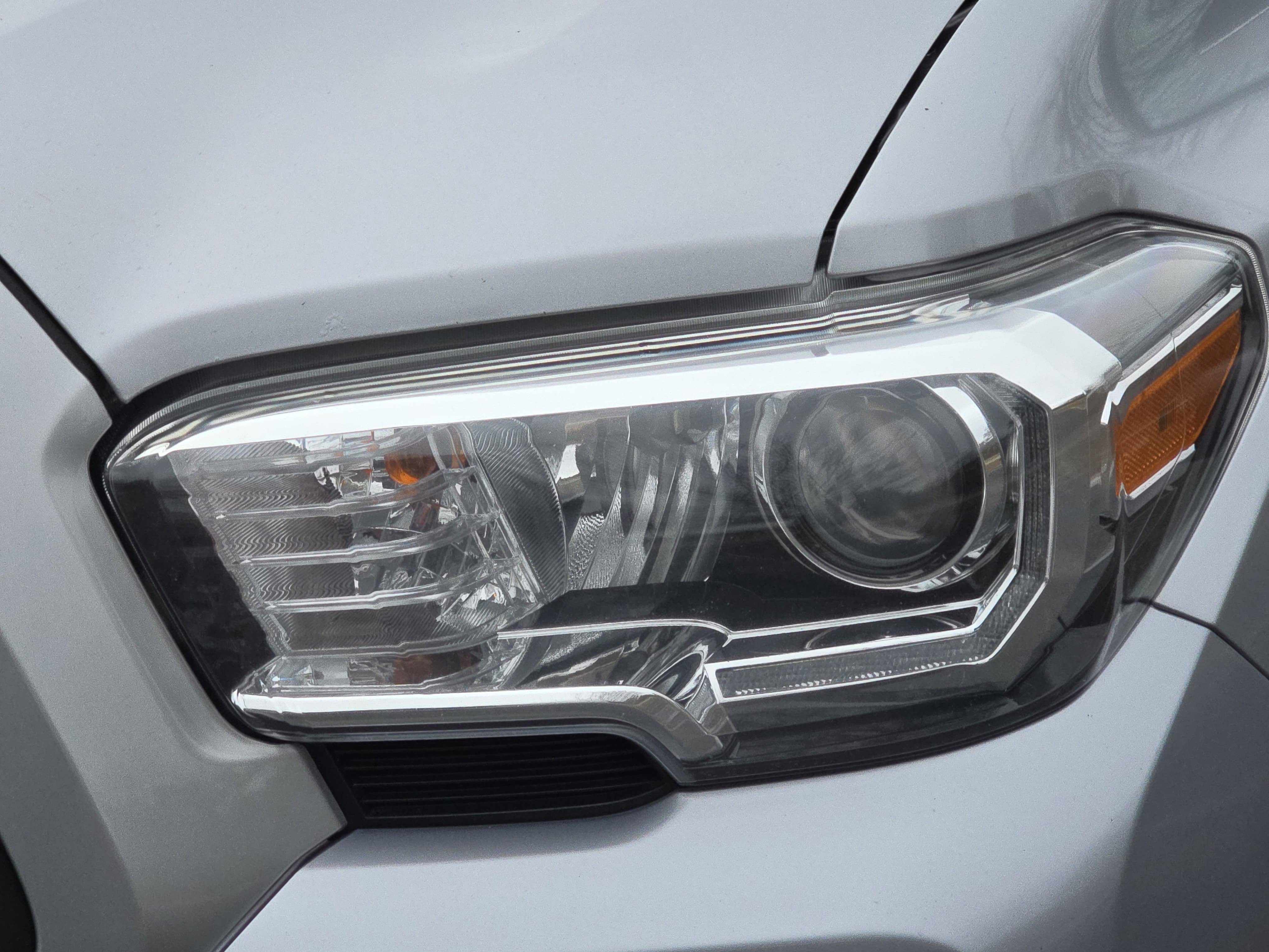 Used 2017 Toyota Tacoma TRD Sport image 27