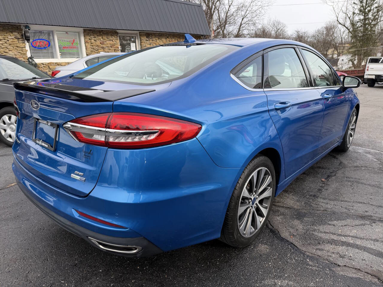 Used 2019 Ford Fusion SE image 4