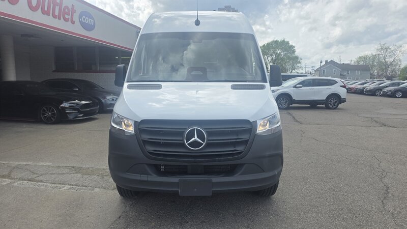 Used 2025 Mercedes-Benz Sprinter 2500 image 3