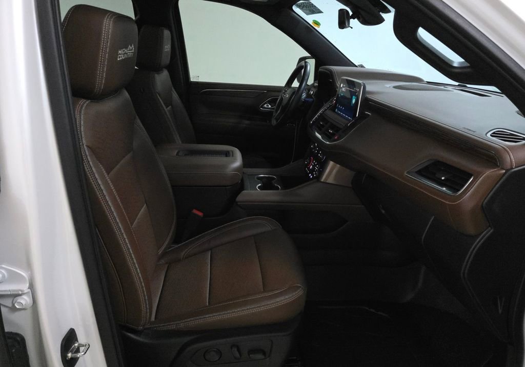 Used 2022 Chevrolet Suburban High Country RWD image 16