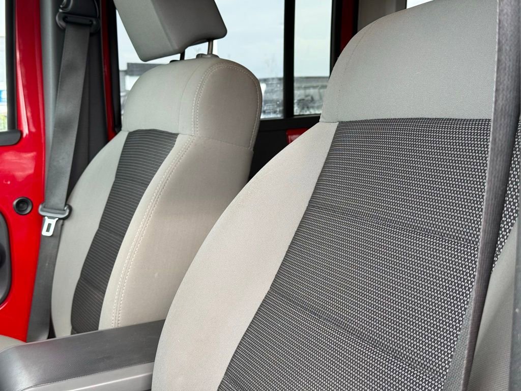 Used 2010 Jeep Wrangler Unlimited Sahara image 16