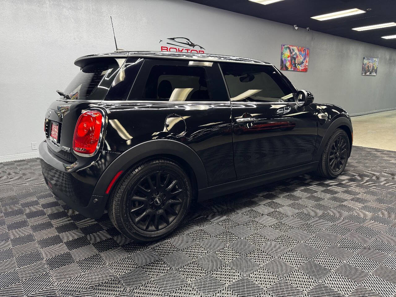 Used 2018 MINI Cooper 2-Door Hardtop w/ Signature Line Package image 13