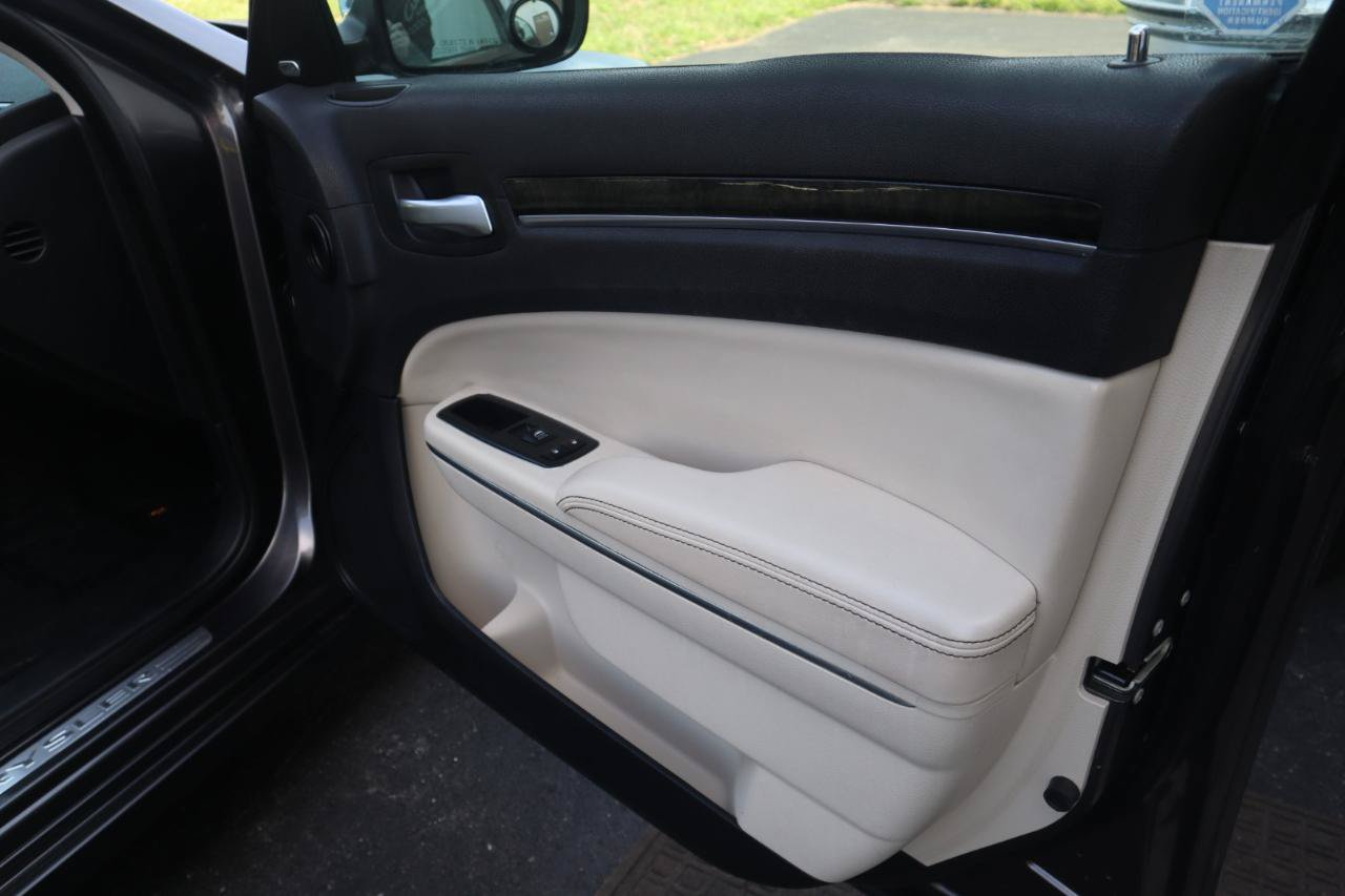 Used 2015 Chrysler 300 C w/ Light Group RWD image 40