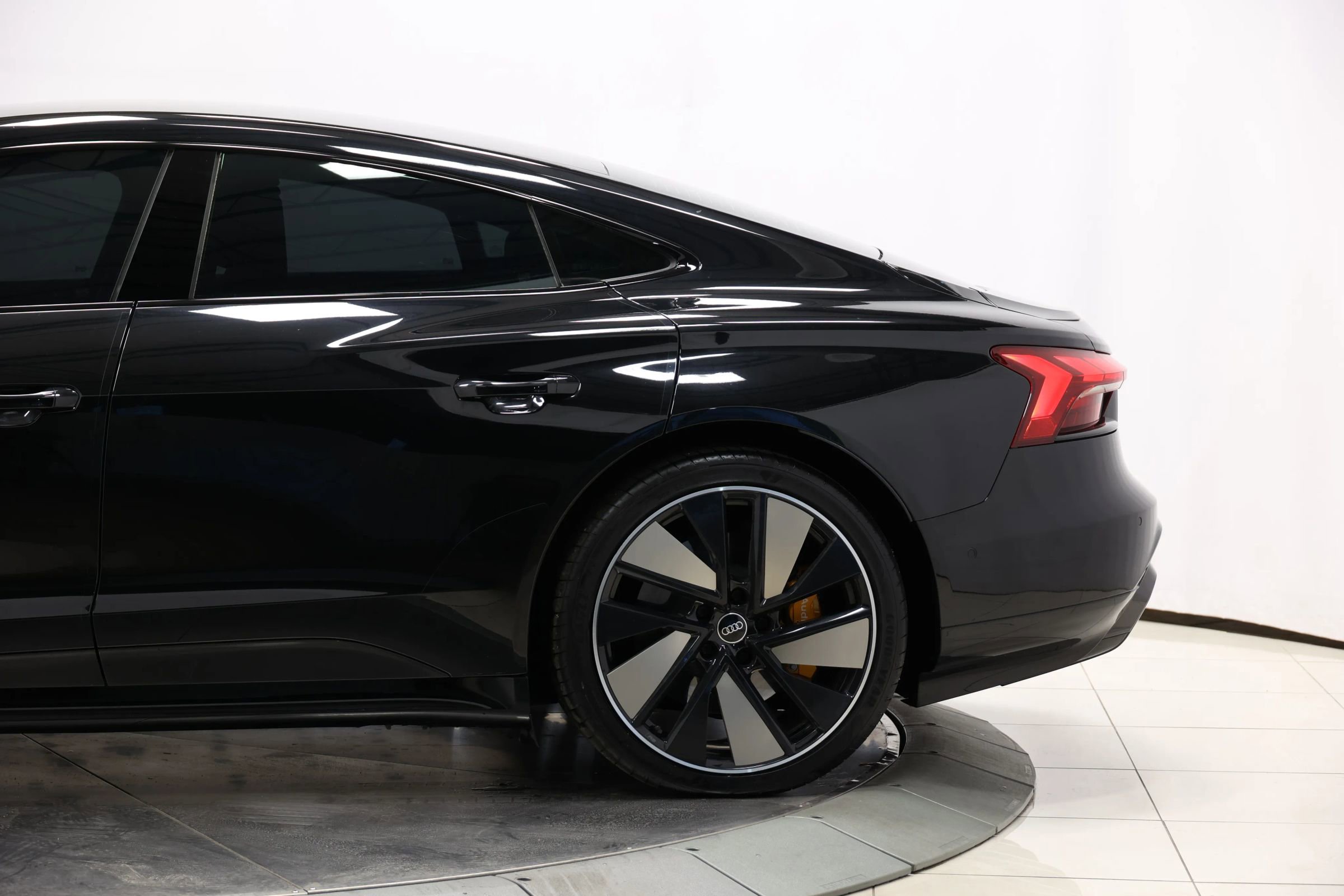 Used 2022 Audi RS e-tron GT w/ Carbon Performance Package image 10