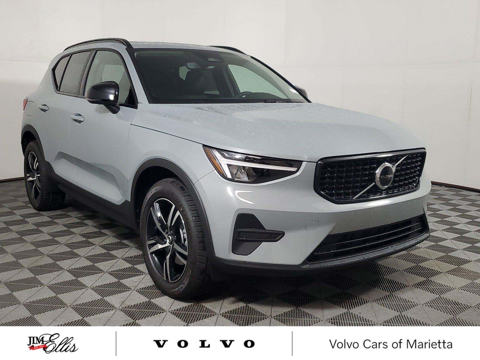 Used 2026 Volvo XC40 B5 Core AWD/4WD image 1