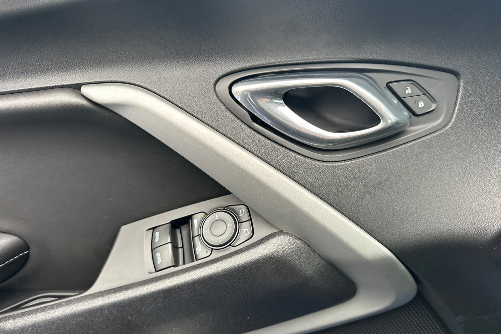 Used 2017 Chevrolet Camaro LT w/ RS Package image 11