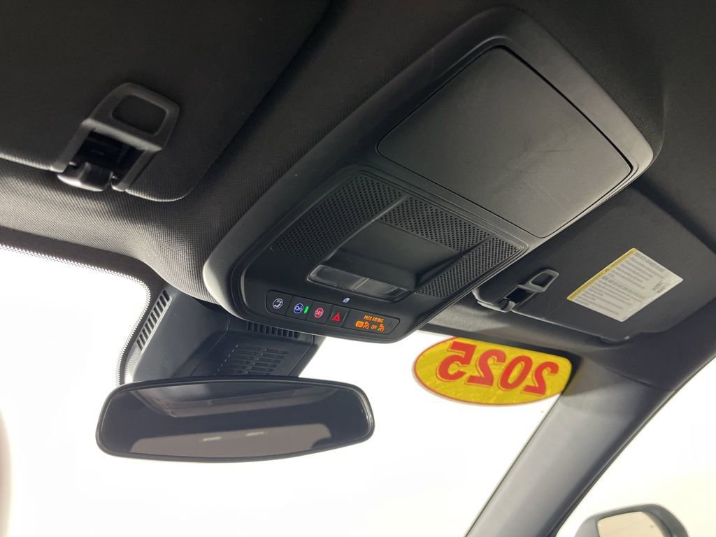 Certified 2025 Chevrolet Equinox LT FWD image 23