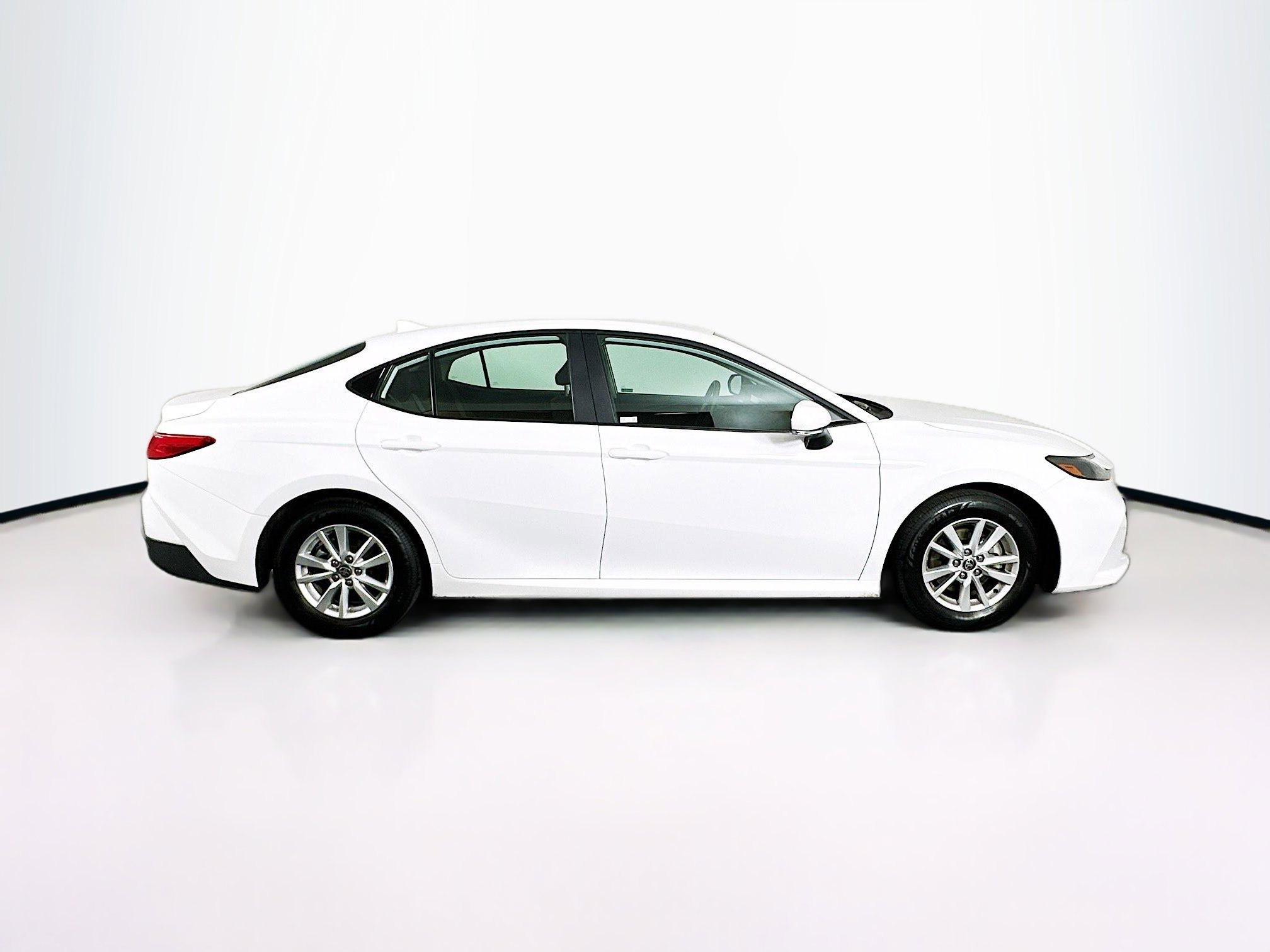 Used 2025 Toyota Camry LE image 10