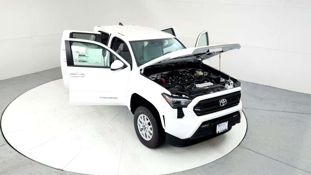 Certified 2025 Toyota Tacoma SR5 AWD/4WD image 17