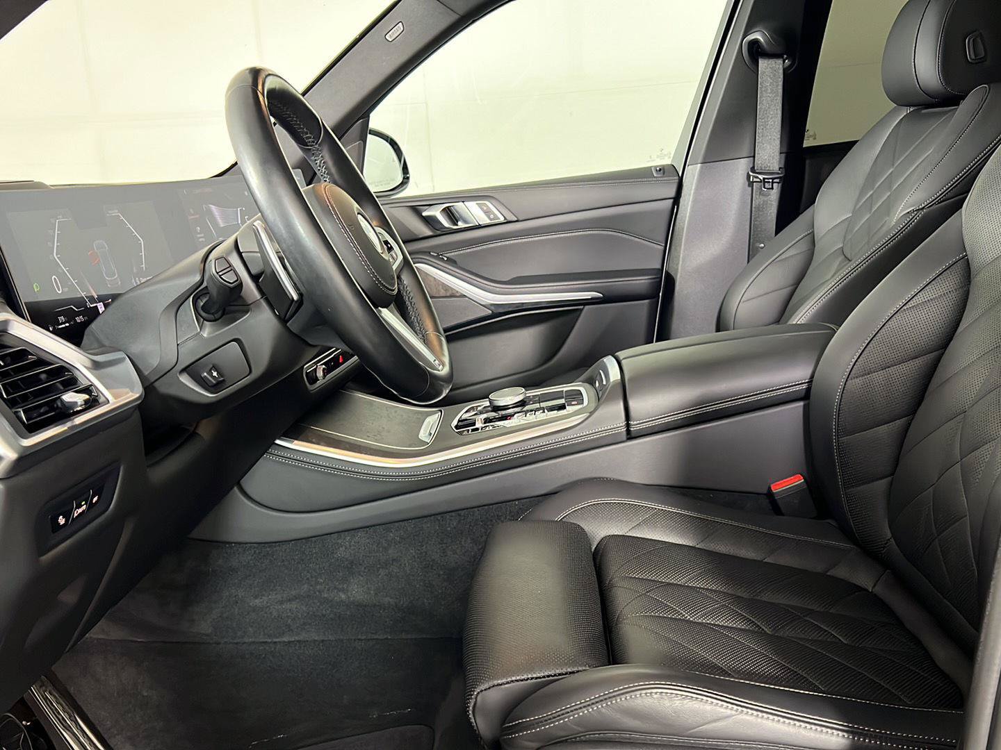 Certified 2024 BMW X5 xDrive40i w/ M Sport Package AWD/4WD image 2