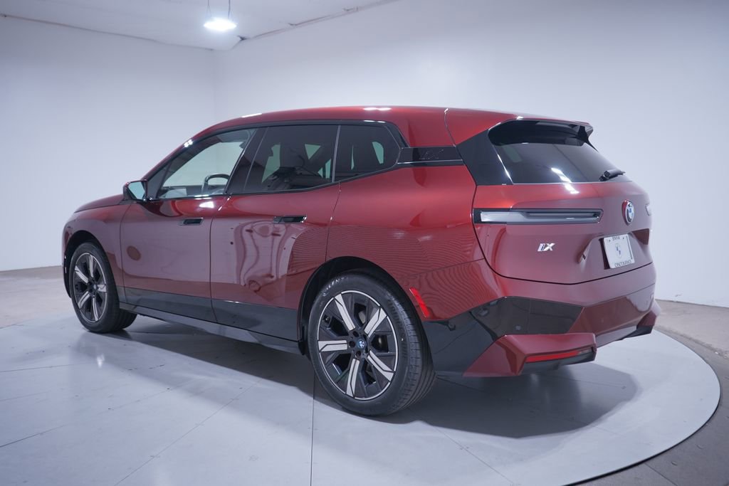 Used 2023 BMW iX xDrive50 w/ Sport Package AWD/4WD image 3