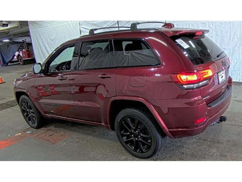 Used 2018 Jeep Grand Cherokee Altitude AWD/4WD image 4