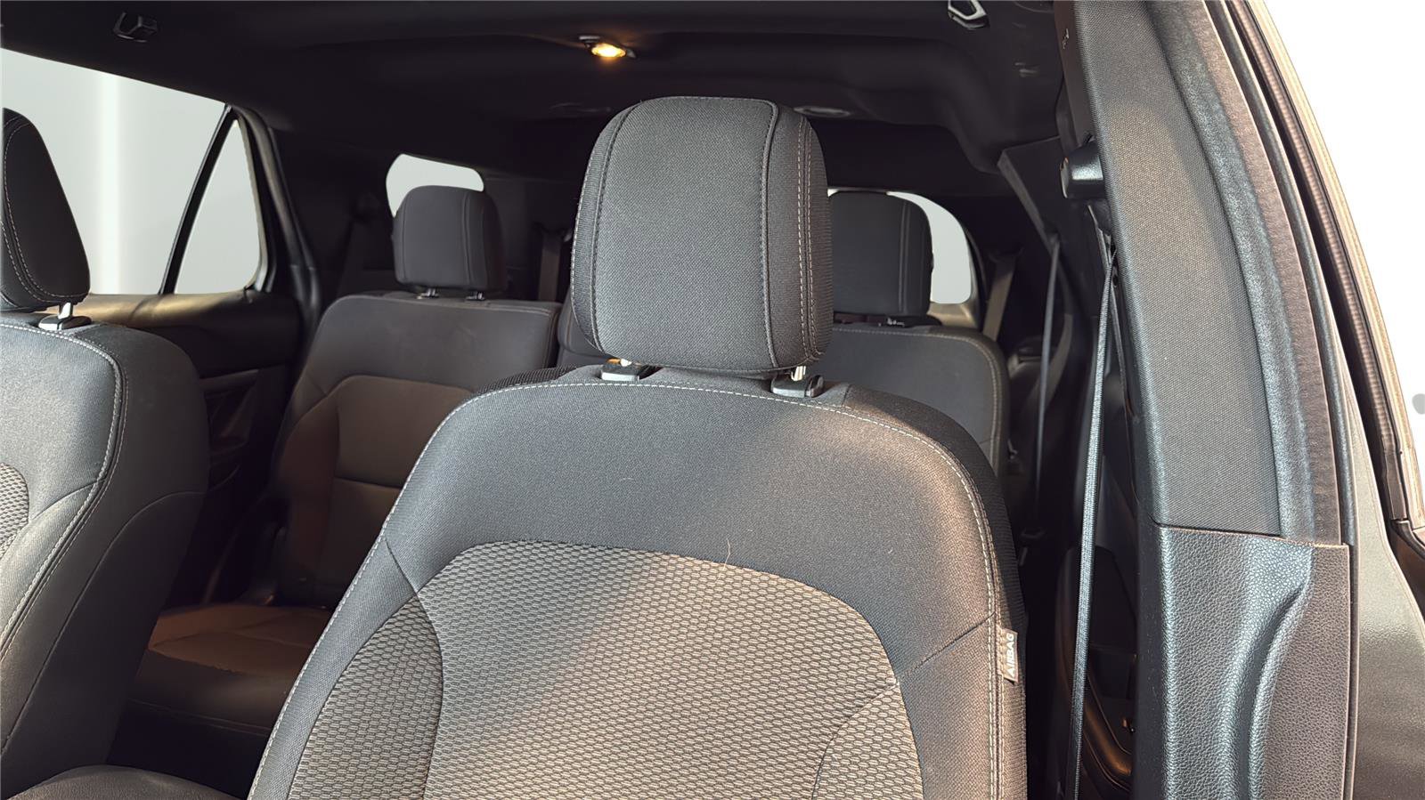 Used 2018 Ford Explorer XLT w/ Equipment Group 201A AWD/4WD image 25