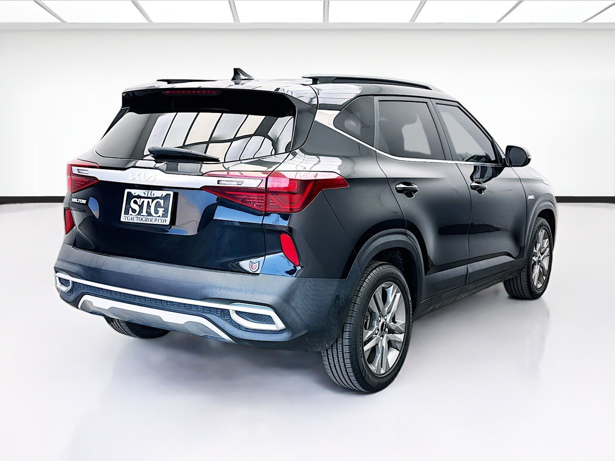 Used 2023 Kia Seltos S AWD/4WD image 4