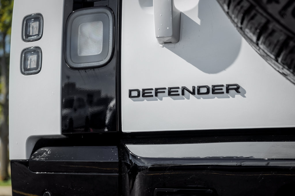 New 2026 Land Rover Defender 110 X-Dynamic SE AWD/4WD image 8