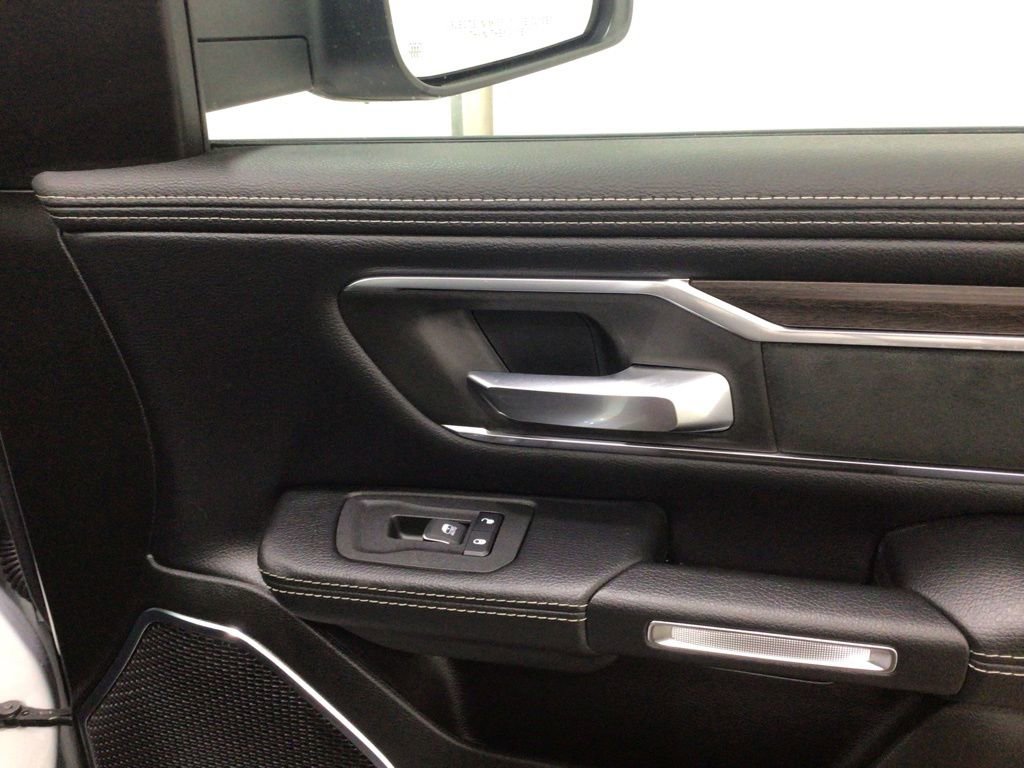Used 2025 RAM 1500 Laramie image 32