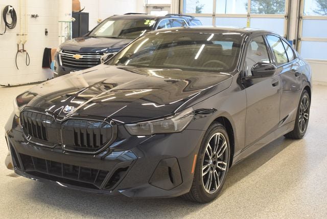 New 2027 BMW 530i xDrive w/ M Sport Package AWD/4WD image 9