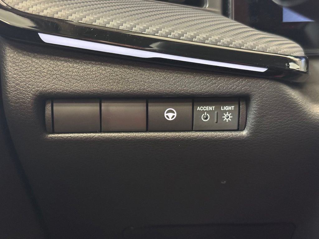 Used 2025 Nissan Kicks SR w/ Illumination Package AWD/4WD image 31