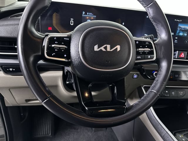 Used 2025 Kia Carnival FWD image 11
