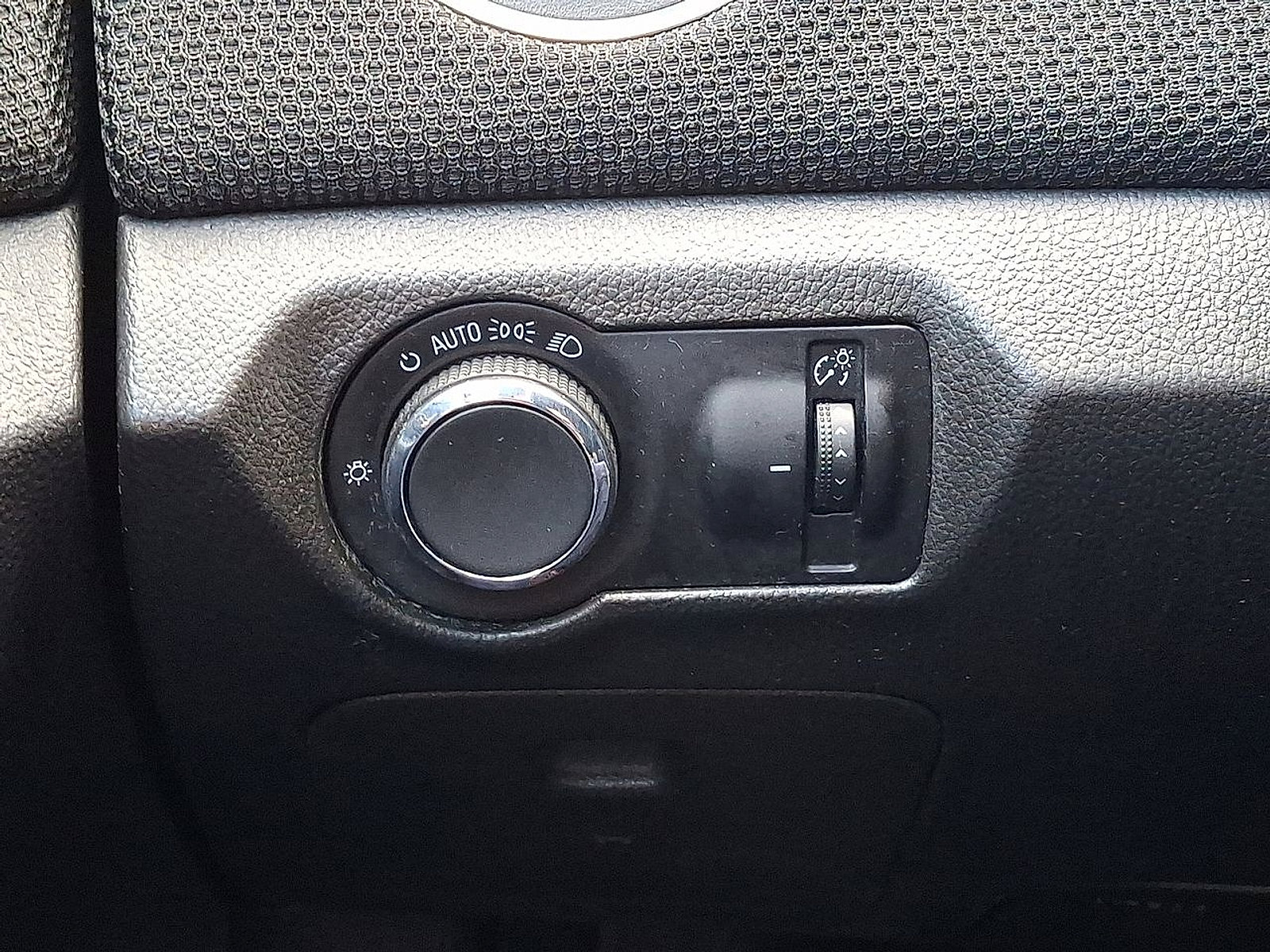 Used 2014 Chevrolet Cruze LT image 22