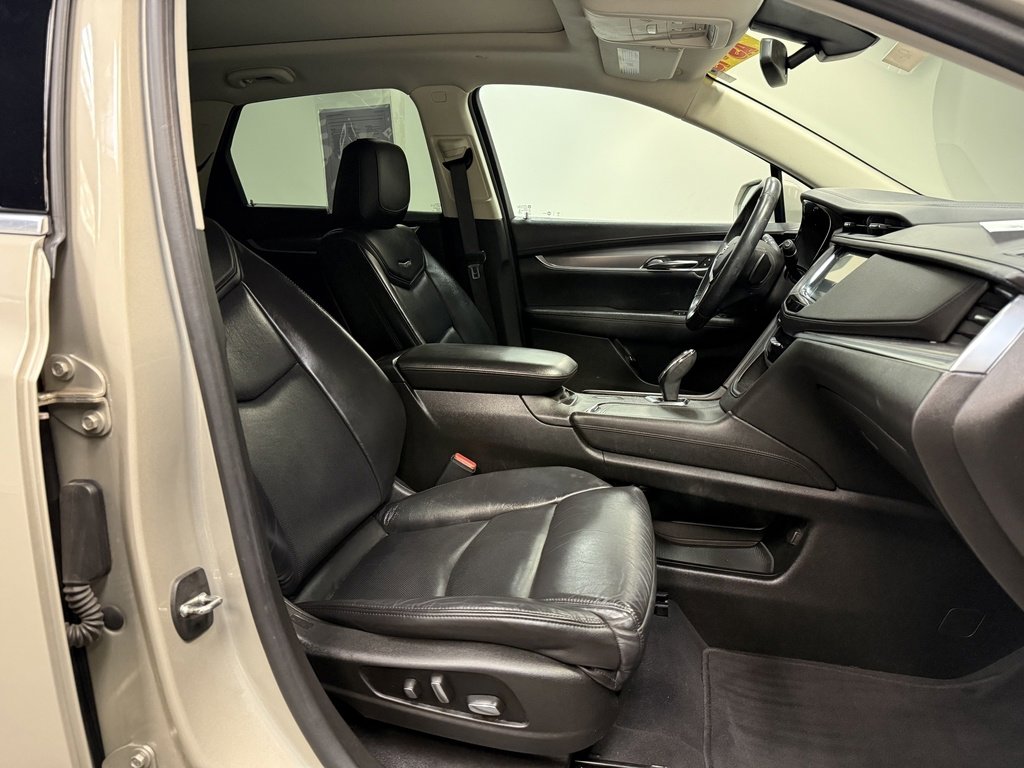 Used 2017 Cadillac XT5 Luxury image 14