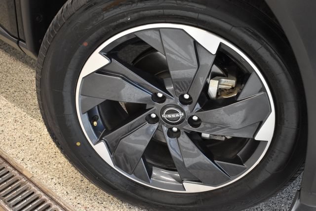 Used 2025 Nissan Rogue SV AWD/4WD image 28