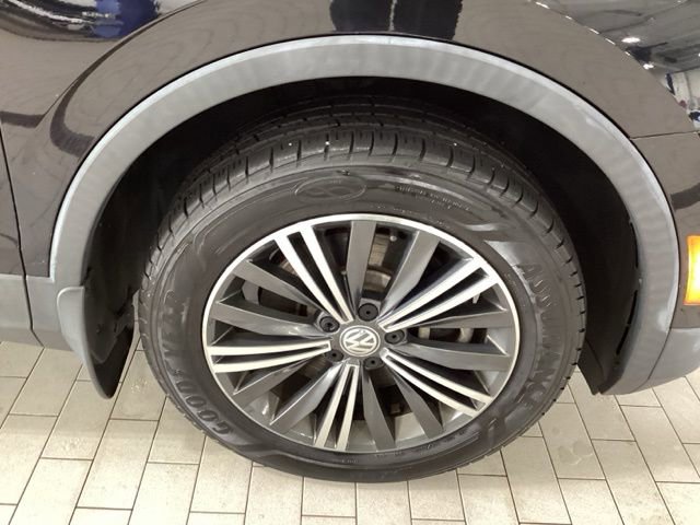 Used 2018 Volkswagen Tiguan SEL AWD/4WD image 22