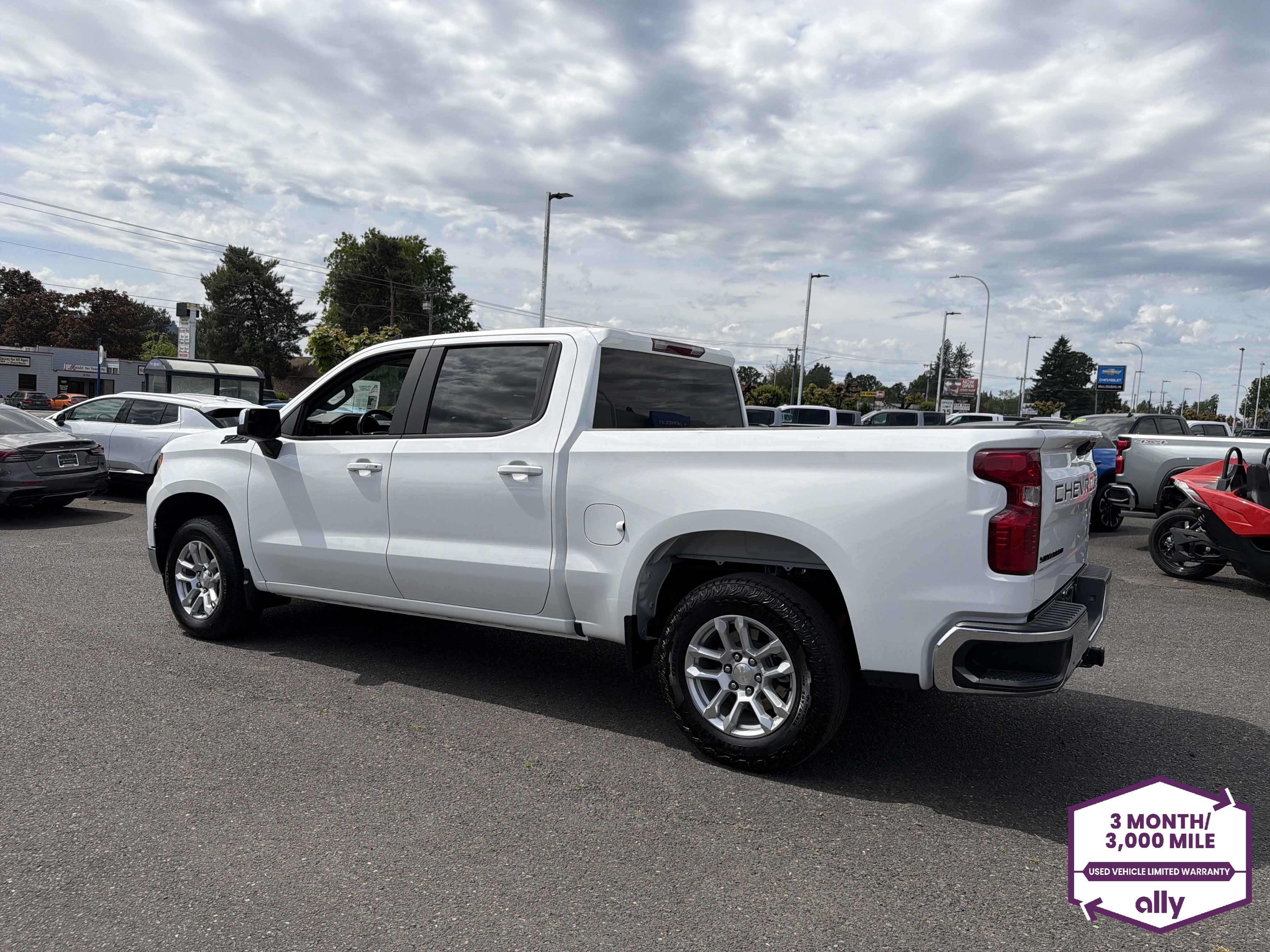 Used 2023 Chevrolet Silverado 1500 LT w/ Z71 Off-Road Package AWD/4WD image 3